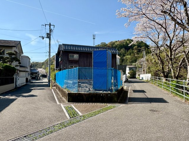 【高台角地】高知市加賀野井　新築一戸建の前面道路含む現地写真|4/3撮影。