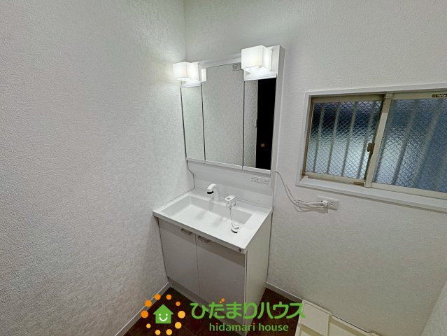 杉戸町椿　中古一戸建ての独立洗面台