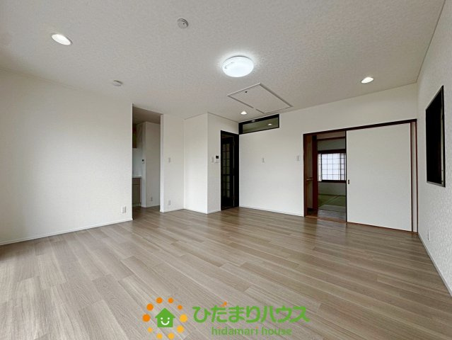 杉戸町椿　中古一戸建ての居間・リビング
