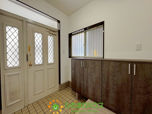 杉戸町椿　中古一戸建ての玄関