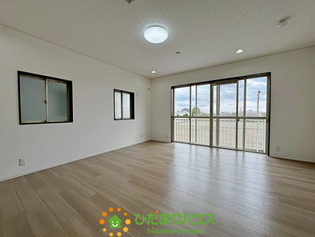 杉戸町椿　中古一戸建ての居間・リビング