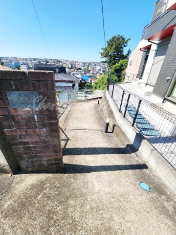 KINGLYCOURT菊名のエントランス