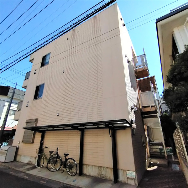 アンプルールフェールKのエントランス