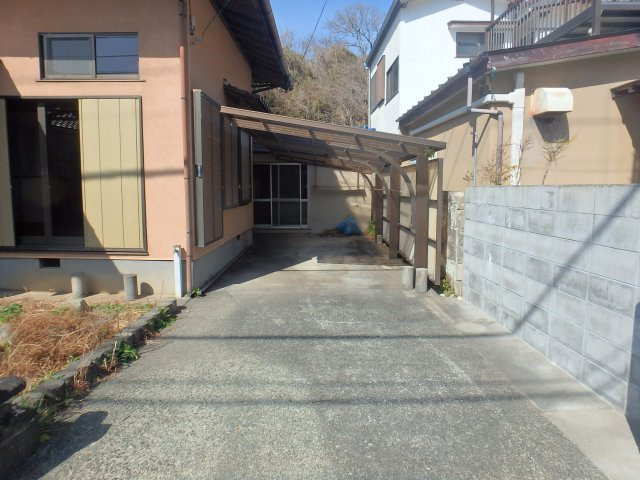 S1775R　白浜貸家の駐車場