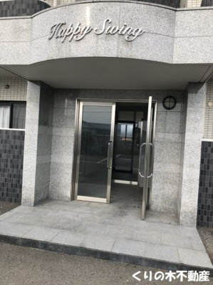 【エントランス】 | HAPPY SWING | 清潔なエントランスです