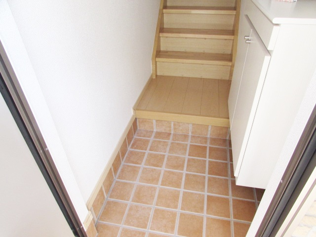 メイプルレジデンス　の玄関