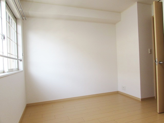 メイプルレジデンス　の居間・リビング