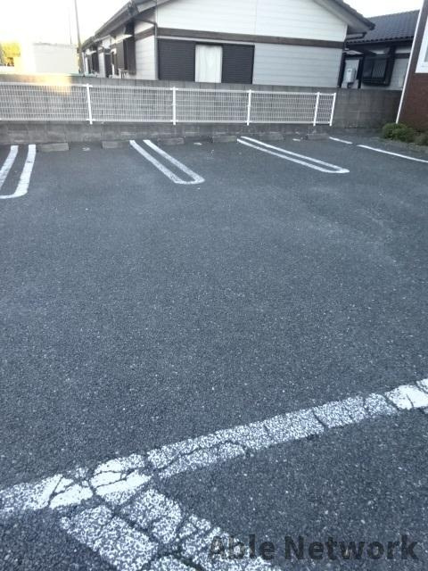 アヴニールⅠの駐車場