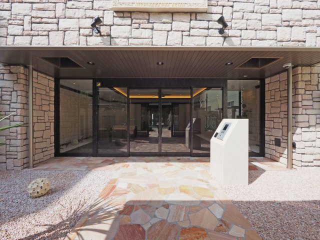 プレジオ西中島ASIANのエントランス