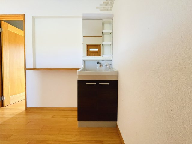 【独立洗面台】 | 熊谷市小江川　中古戸建 | 2階洗面