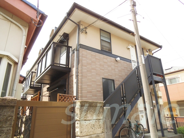 フローラトミタの外観|閑静な住宅街に立地していますよ