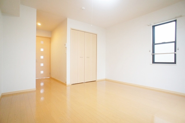 ソレイユ東大成の居間・リビング|角部屋です☆