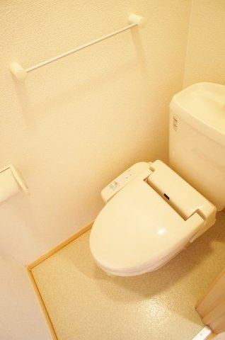 ソレイユ東大成のトイレ|温水洗浄機能付きトイレです☆
