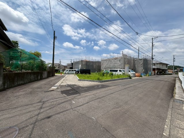 リーブルガーデン　各務原市那加前野町一丁目　全7区画分譲の前面道路含む現地写真|「現地（2026年5月30日）撮影」　
■全体写真　
■ヤマダ不動産　株式会社リライフ　