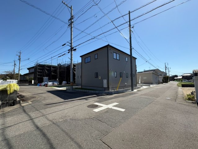 リーブルガーデン　各務原市那加前野町一丁目　全7区画分譲の前面道路含む現地写真|「現地（2026年9月11日）撮影」　
■前面道路　
■ヤマダ不動産　株式会社リライフ