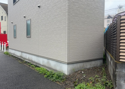 【外観】 | 新築事務所 | 土地を買う際、住む地域の自治体や福祉の補助制度にも注目してみましょう。子供や老人の医療補助やゴミ出しのルールなど、自治体によってルールに大きな違いがあるため、暮らしやすい土地で判断するとよいでしょう。
