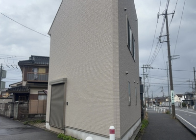 【外観】 | 新築事務所 | 隣家の土地はどうなっているのか、生活利便施設が近くにあるのか、学校まで近いかなど、お客様のライフスタイルにあわせたイメージが重要です。また、近くにあると困る施設が近くにないかも確認するといいでしょう。