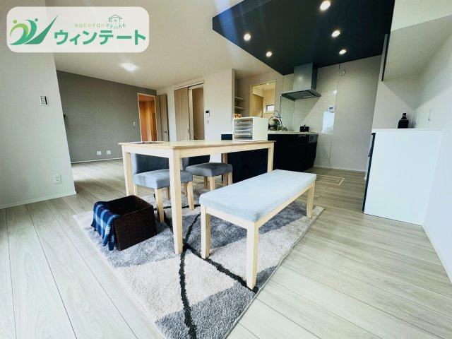 タマタウン牛久南の居間・リビング|生活動線に優れたLDK。キッチン・ダイニング・リビングが一体となり、家事のしやすい空間設計です。