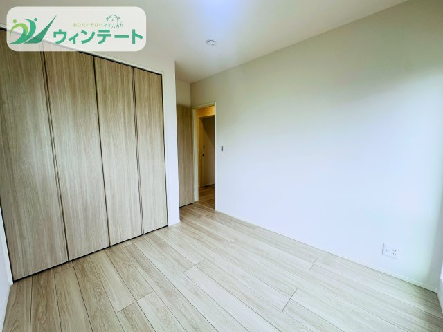 タマタウン牛久南の洋室|全室にしっかり採光を確保した明るい洋室。収納スペースもあり、家族それぞれのプライベート空間として快適に過ごせます。