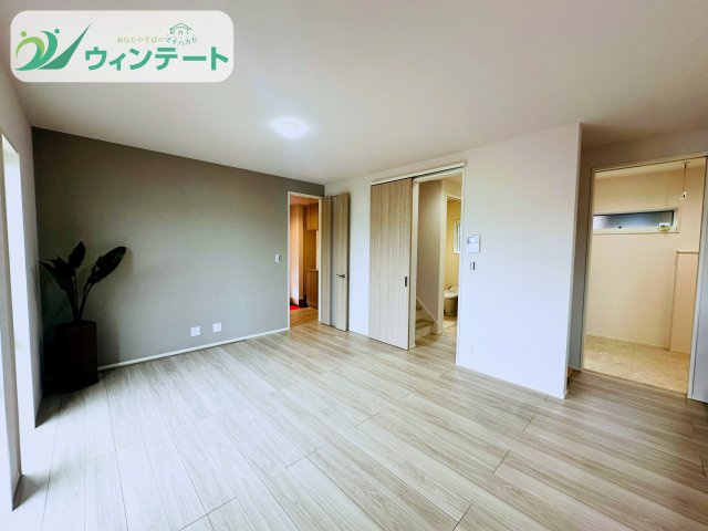 タマタウン牛久南の居間・リビング|完成したLDKです♪写真では伝わりきらない開放感と明るさ、ぜひ現地でご体感ください。