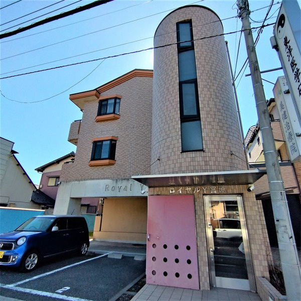 ロイヤルＹ宮原のエントランス