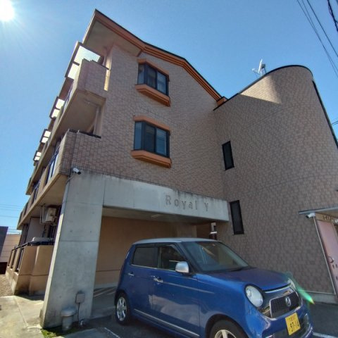 ロイヤルＹ宮原の駐車場