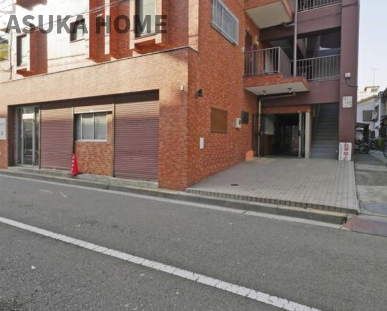 ライオンズマンション万世町 のその他|道路からエントランスまでの道も綺麗に整備されています♪