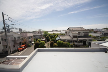 周囲を一望できる広々とした屋上。
