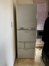 大型の冷蔵庫が完備。各入居者の使用区分がしっかりと分けられていますので、ご安心下さい。もし、こちらで