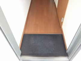 明るい玄関です