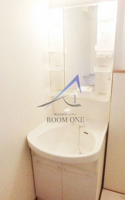 ガーデンコート多摩川の洗面所|独立洗面台です。