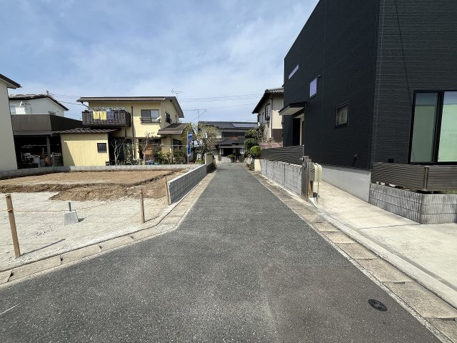 【その他】 | 福岡市西区横浜2丁目第18　1号棟（全1棟）【仲介手数料無料・0円】 | 現地写真。前面道路です。