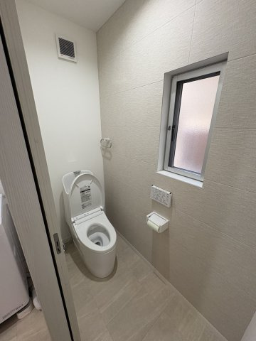 楠葉野田1丁目戸建のトイレ