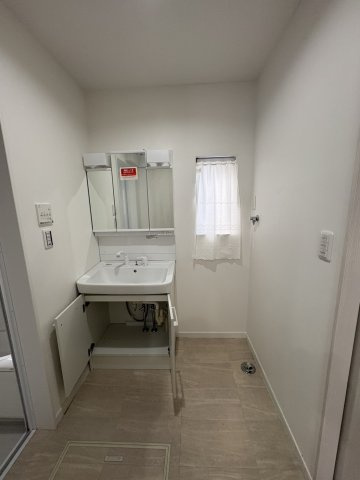 楠葉野田1丁目戸建の洗面所