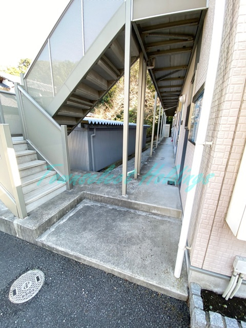 鎌倉市玉縄２丁目のアパートのエントランス