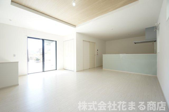 Koletみつわ台の居間・リビング|物件、駅でお待ち合わせでのご案内歓迎！