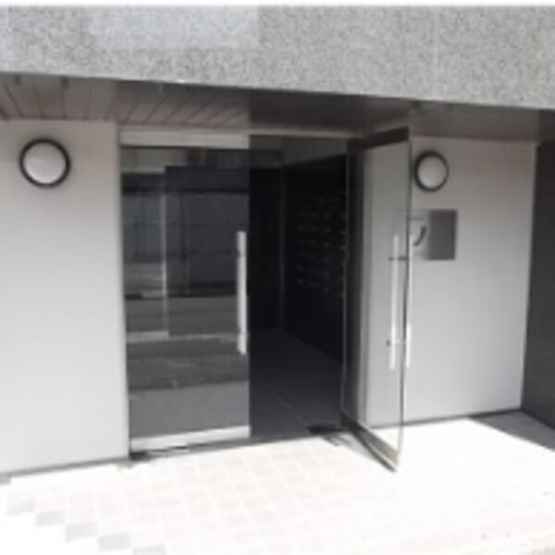 【エントランス】AMBER HOUSE Jingu