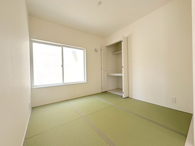 リーブルガーデン　各務原市那加前野町一丁目　全7区画分譲のトイレ|超表面平滑加工とイオンパワーの「セフィオンテクト」加工で、汚れが付きにくく落ちやすい仕様で清潔です。
便器にフチがないので汚れが隠れて見えない部分がありません。お手入れがとってもラクラクです。