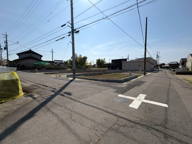 リーブルガーデン　各務原市那加前野町一丁目　全7区画分譲の前面道路含む現地写真|「現地（2026年4月3日）撮影」　
■前面道路　
■ヤマダ不動産　株式会社リライフ