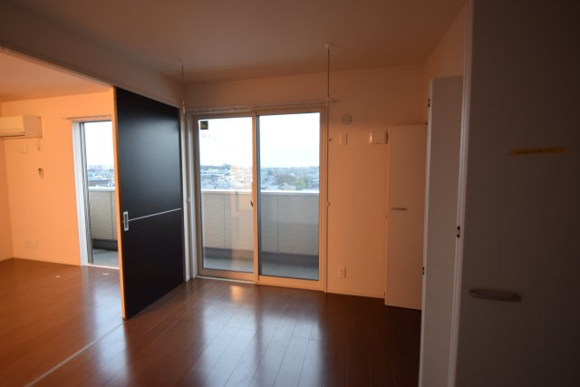 グランドゥールヒルⅠの居間・リビング|ゆったりとしたリビングです