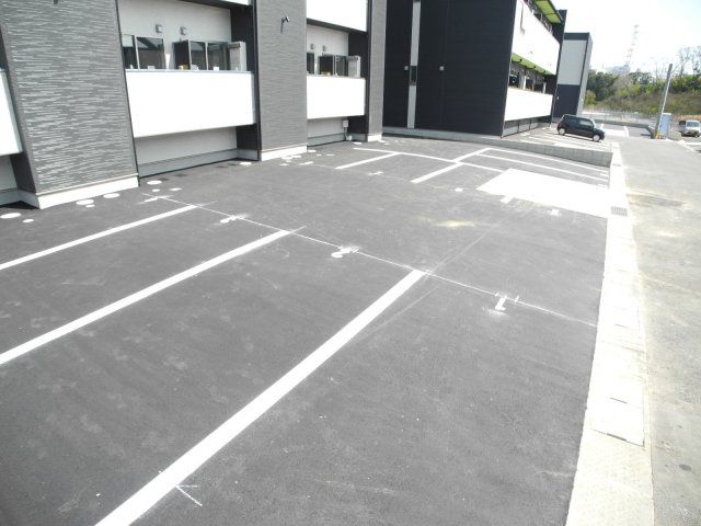 modern palazzo 諫早UKの駐車場