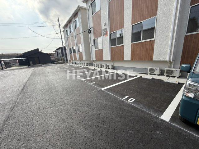ラ・フィーネAinoの駐車場|※同物件反転タイプの写真でございます※現況を優先します※