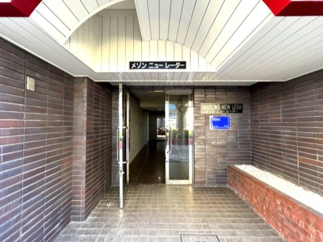 メゾンニューレーダ―のエントランス