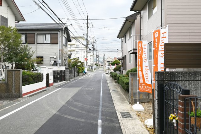 Hapikuru Town緑ケ丘5丁目新築一戸建て│平屋4LDK+駐車2台可の前面道路含む現地写真|西側前面道路　幅員約5.8ｍ