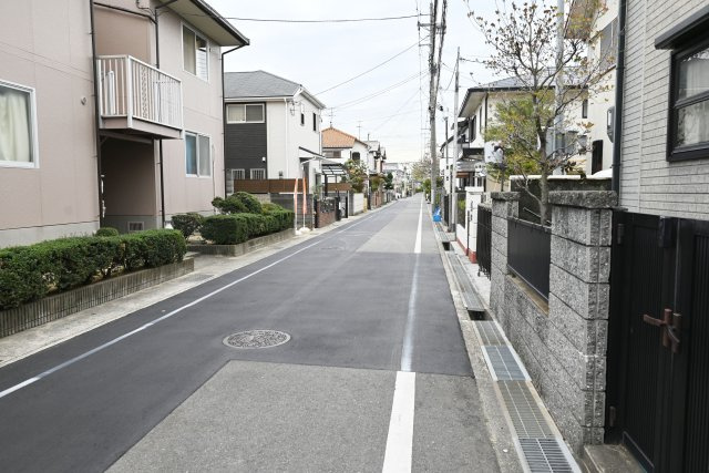 Hapikuru Town緑ケ丘5丁目新築一戸建て│平屋4LDK+駐車2台可の前面道路含む現地写真|西側前面道路　幅員約5.8ｍ