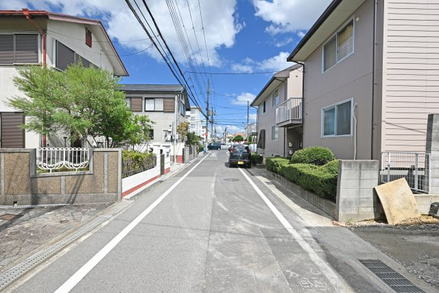 Hapikuru Town緑ケ丘5丁目新築一戸建て│平屋4LDK+駐車2台可の前面道路含む現地写真|西側前面道路　幅員約5.8ｍ