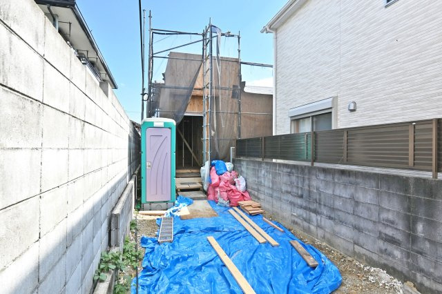 Hapikuru Town緑ケ丘5丁目新築一戸建て│平屋4LDK+駐車2台可の外観|第一種低層住居専用地域の閑静な住宅地で敷地面積256.73㎡、建物面積125.19㎡の平屋住宅が誕生します。現在基礎工事中です。詳しくはお気軽にお問い合わせください。