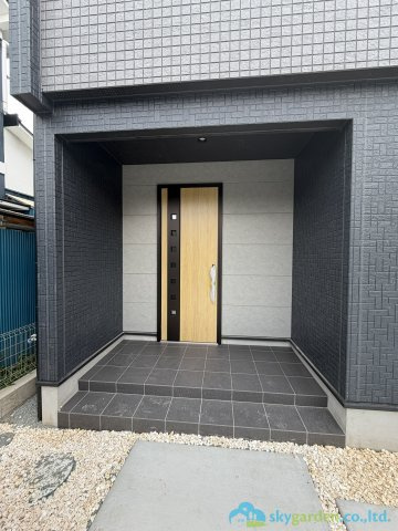 平塚市南金目　新築戸建　全2棟1号棟の玄関