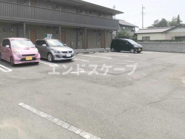 アルカディアの駐車場|高崎、前橋のお部屋探しはエンドスケープまで！お客様の理想お聞かせ下さい♪