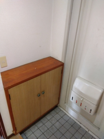 波多野マンションの玄関|-